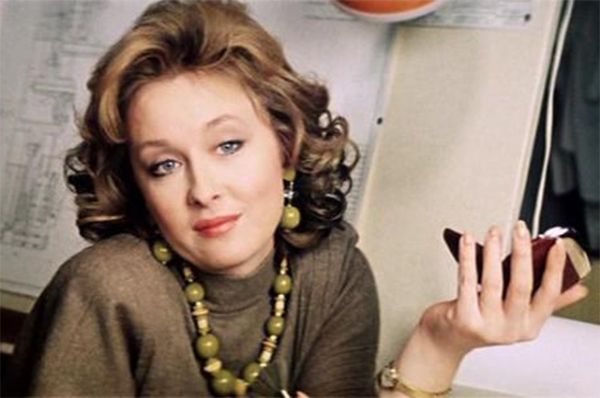 Двумя годами позже Удовиченко блеснула в роли Люси Виноградовой в романтической комедии «Самая обаятельная и привлекательная».