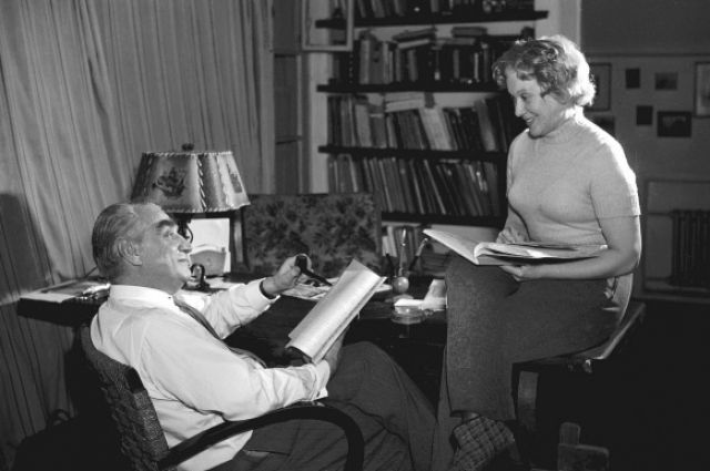 Григорий Александров и Любовь Орлова в домашней обстановке. Фото 1960-х годов.