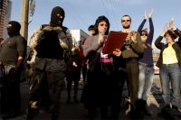 Несколько тысяч сторонников федерализации собрались во вторник на митинг в Луганске возле здания СБУ.