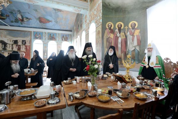С братией русского Свято-Пантелеймонова монастыря на Афоне в Греции в 2013 году.