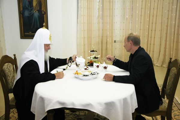Патриарший визит на Валаам в 2009 году. Встреча с В. Путиным. У Предстоятеля РПЦ с президентом РФ сложились хорошие отношения.