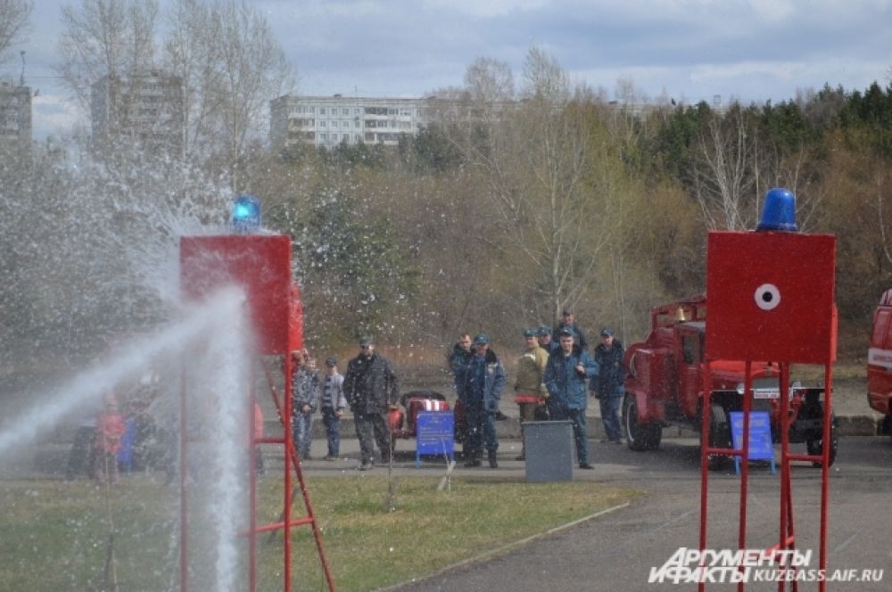 Абсолютный рекорд соревнований 1,027 сек у сотрудников пожарной части №2 Рудничного района.