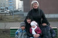 Елена Салий с детьми.