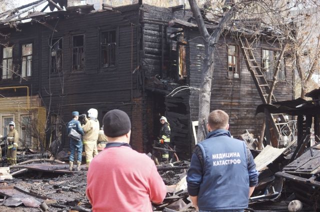 Деревянные постройки на ул.Буянова загорелись около 11 часов