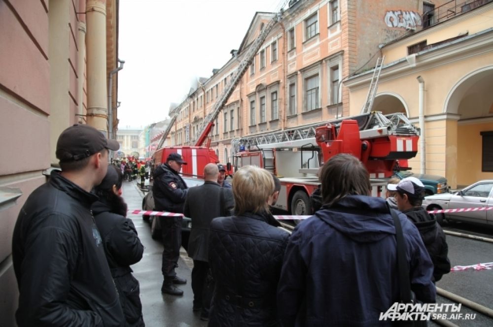 В 15.30 пожарные добились ликвидации открытого горения.
