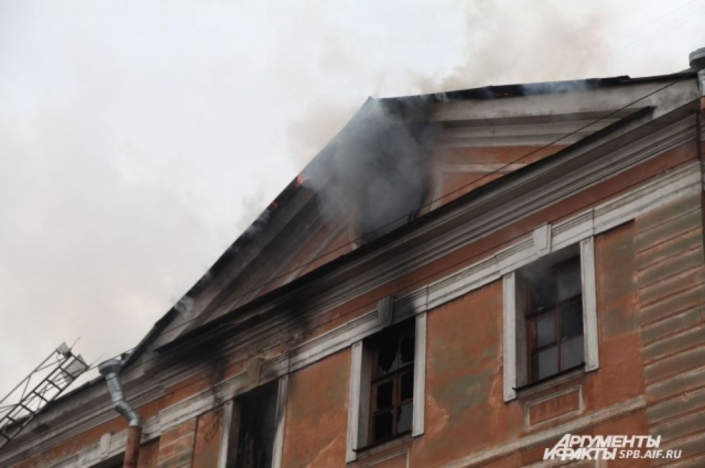Сообщение о пожаре поступило в МЧС в 14.00.