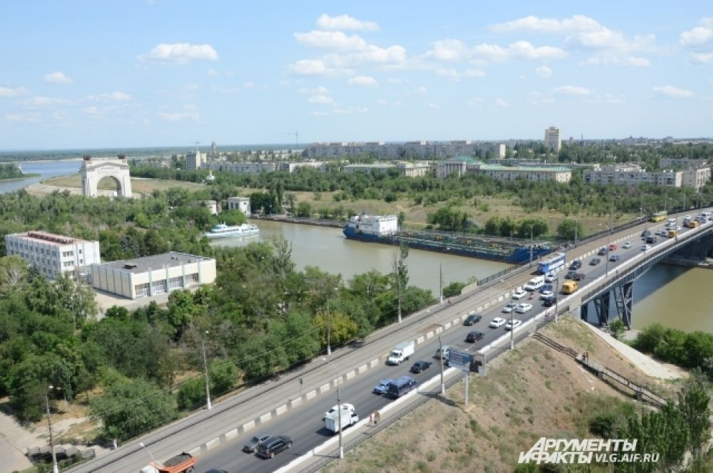 Волго-Донской канал был построен в рекордные для подобных сооружений сроки - 4,5 года. Общая протяженность канала составляет 101 км.