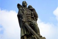 «Воин-освободитель» — монумент в берлинском Трептов-парке. 