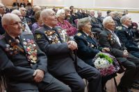 В Иркутске собрали ветеранов ОВД для поздравлений с Днем Победы.