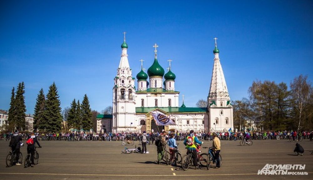 Турист ярославль. Туристы в Ярославле. Ярославль фото туристов. Популярные города России для туристов. Фото туристов Ярославля летом.