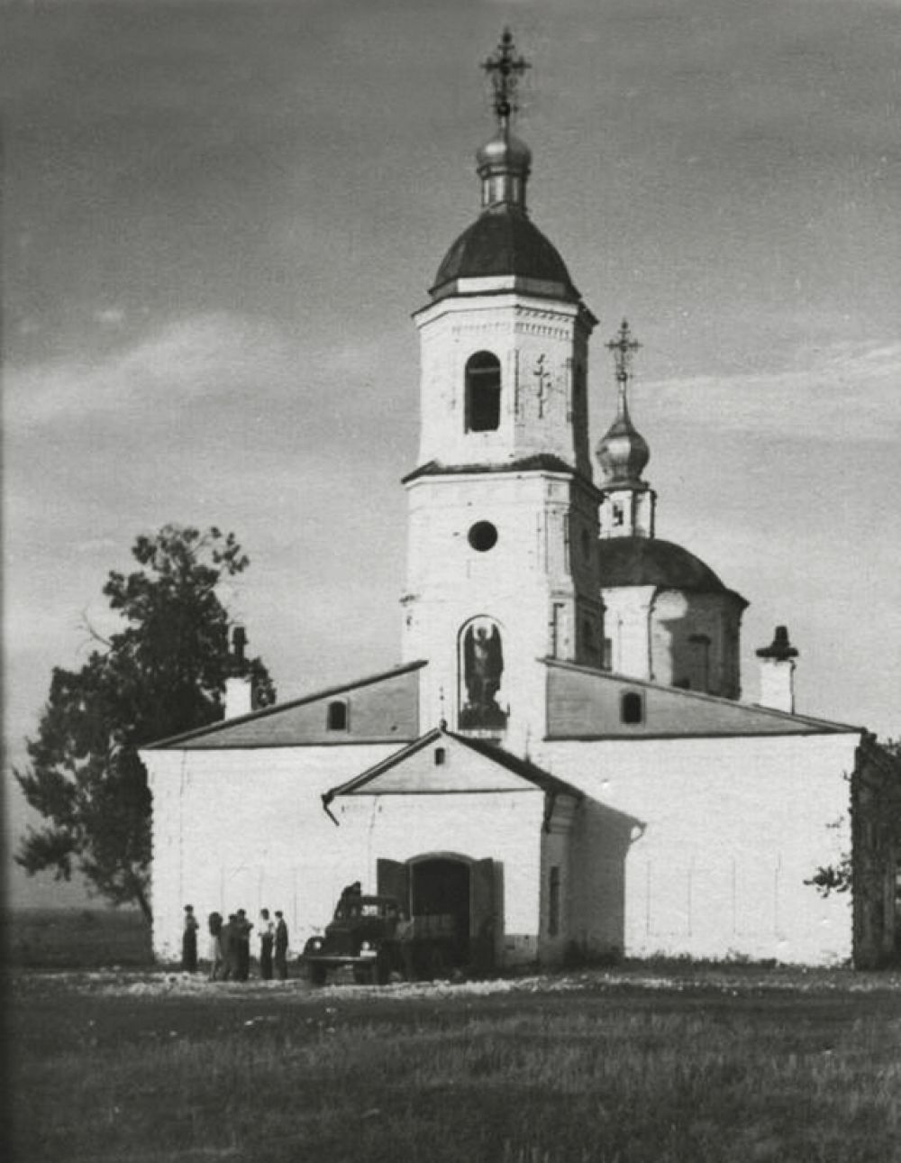 В конце 40-х годов церковь использовали как склад.
