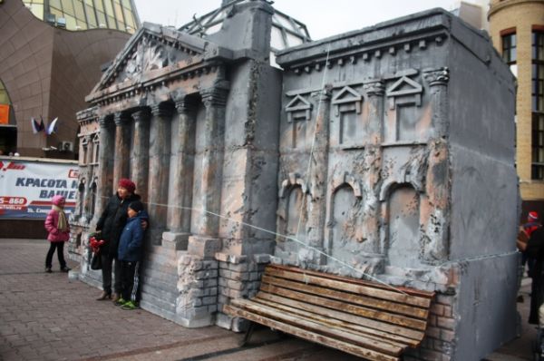 На центральной площади города была воспроизведена реконструкция событий Великой Отечественной войны 
