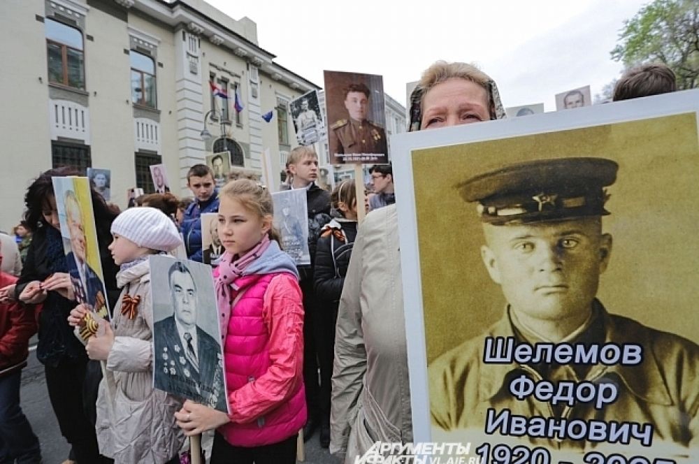 Владивостокцы принесли фотографии своих предков.