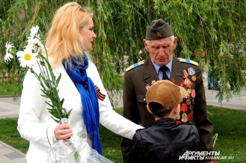 Родители приготовили на 9 мая цветы, а вручать ветеранам их будут дети.