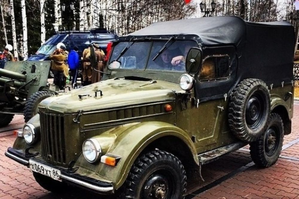 На показ всем зрителям были представлены: автомобиль ГАЗ-67, самолет-разведчик Ш-2, грузовой автомобиль ГАЗ-М, пушка ЗИС-3, пулеметы, минометы, стрелковое оружие времен Великой Отечественной войны.
