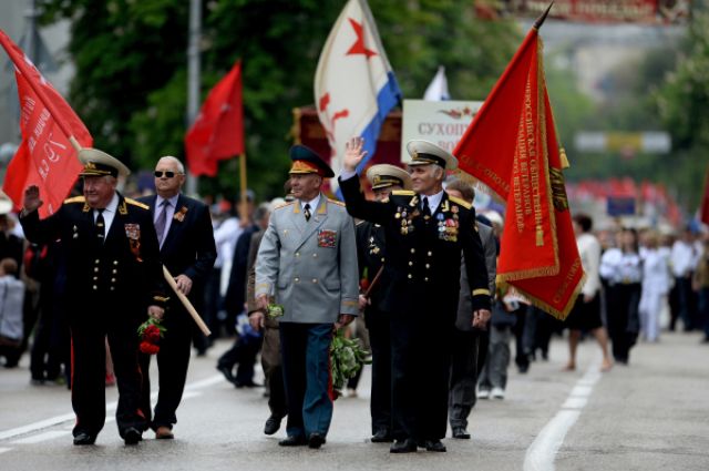 Ветераны Великой Отечественной войны во время Парада Победителей в Севастополе.
