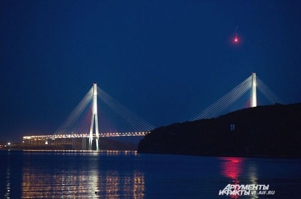 Мосты ночью смотрятся особенно красиво.