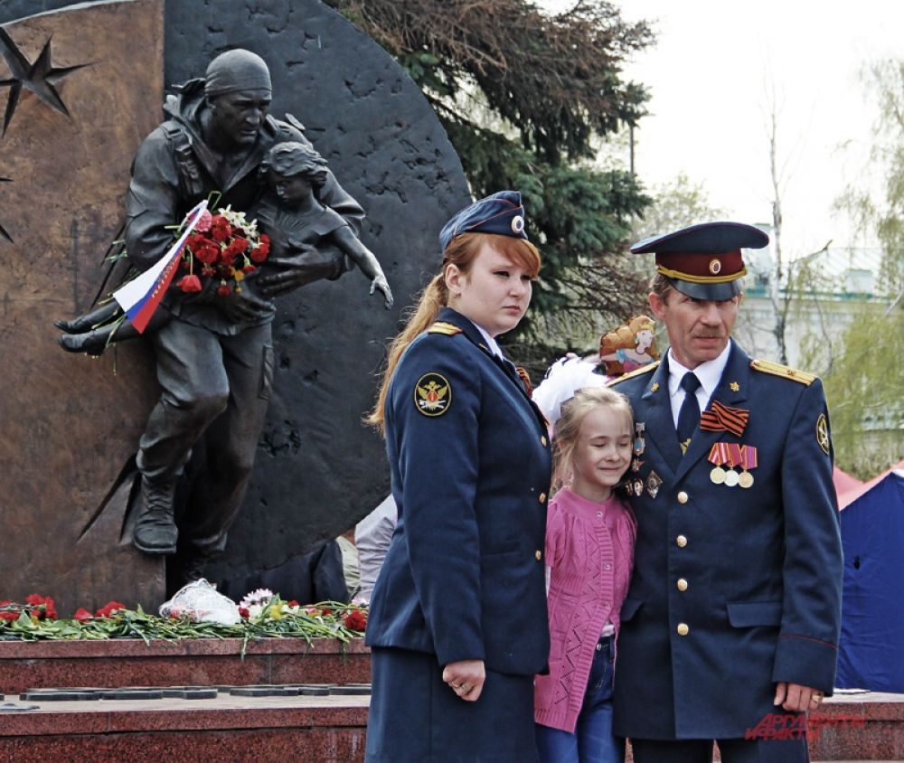 Фото с героем.