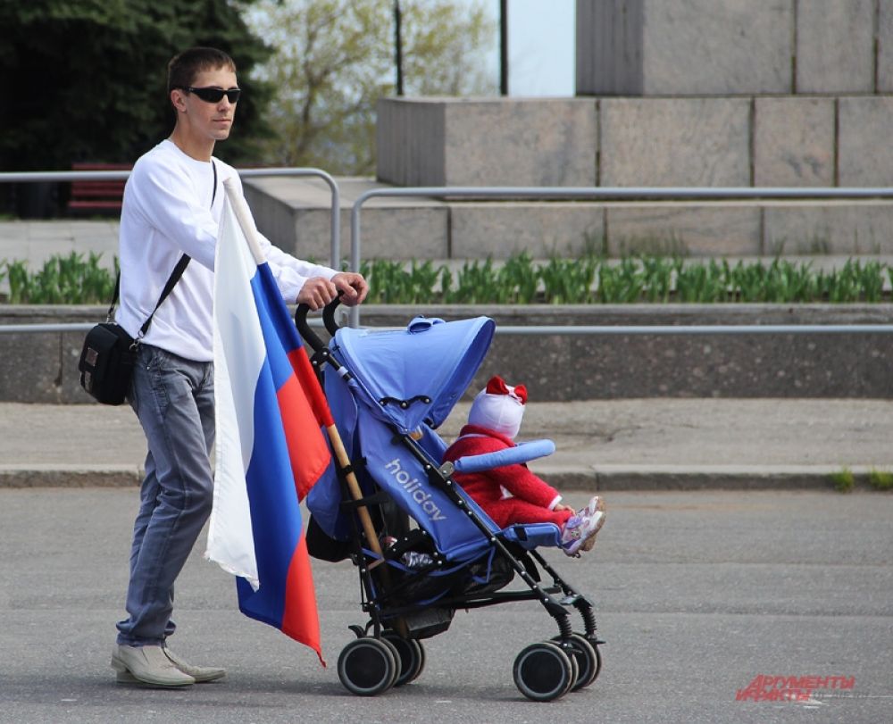 Даже на прогулку – с государственным флагом!