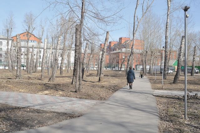 Парк им. 30-летия ВЛКСМ замер в ожидании реконструкции.