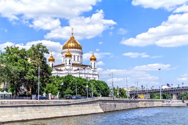 Правда ли что москва. Храм Христа Спасителя. Вид с Берсеневской набережной на храм Христа Спасителя. Храмы на Москве реке. Москва река храм Христа Спасителя gif.