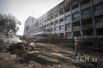 Шахтеры и милиционеры разбирают баррикады в Мариуполе
