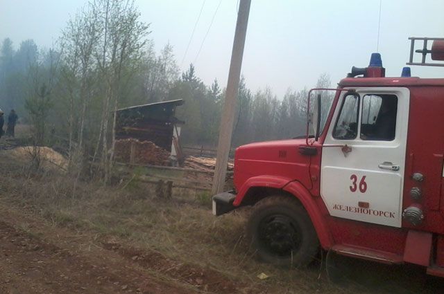 Семьи, чьи дома уничтожены в огне в поселке Дальний, получат до 300 тысяч рублей.