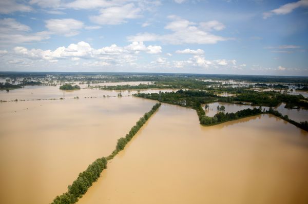 Наводнения в Сербии, Боснии и Герцеговине, Хорватии начались после проливных дождей, которые обрушились на регион 14 мая.
