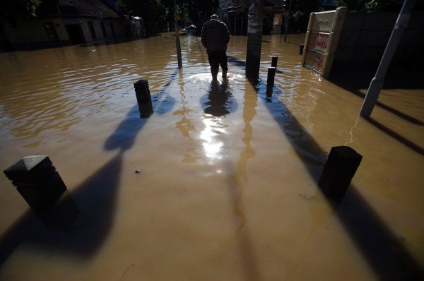 Столицу Сербии Белград затопило полностью. Подтоплены около 100 тысяч домов.