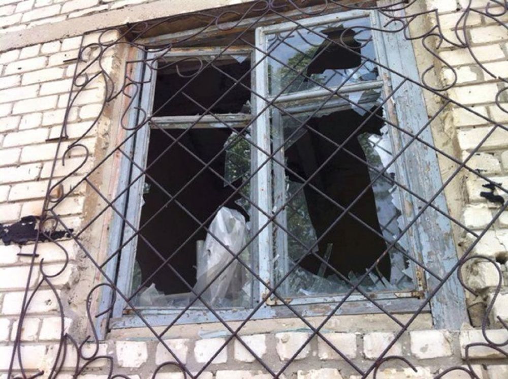 В Славянске террористы обстреляли детский центр и снарядами разрушили несколько домов