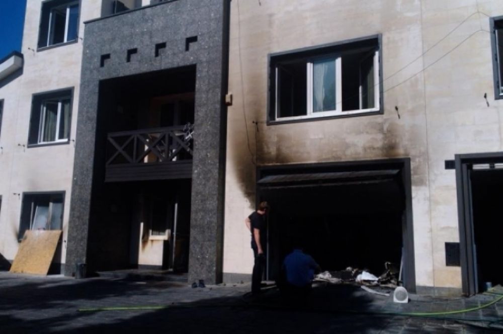 В Днепропетровске сожгли дом, гараж и автомобиль Царева
