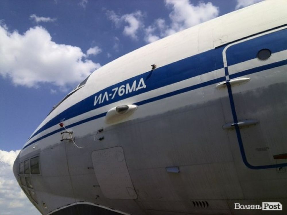 Военный самолет на учениях в Луцке
