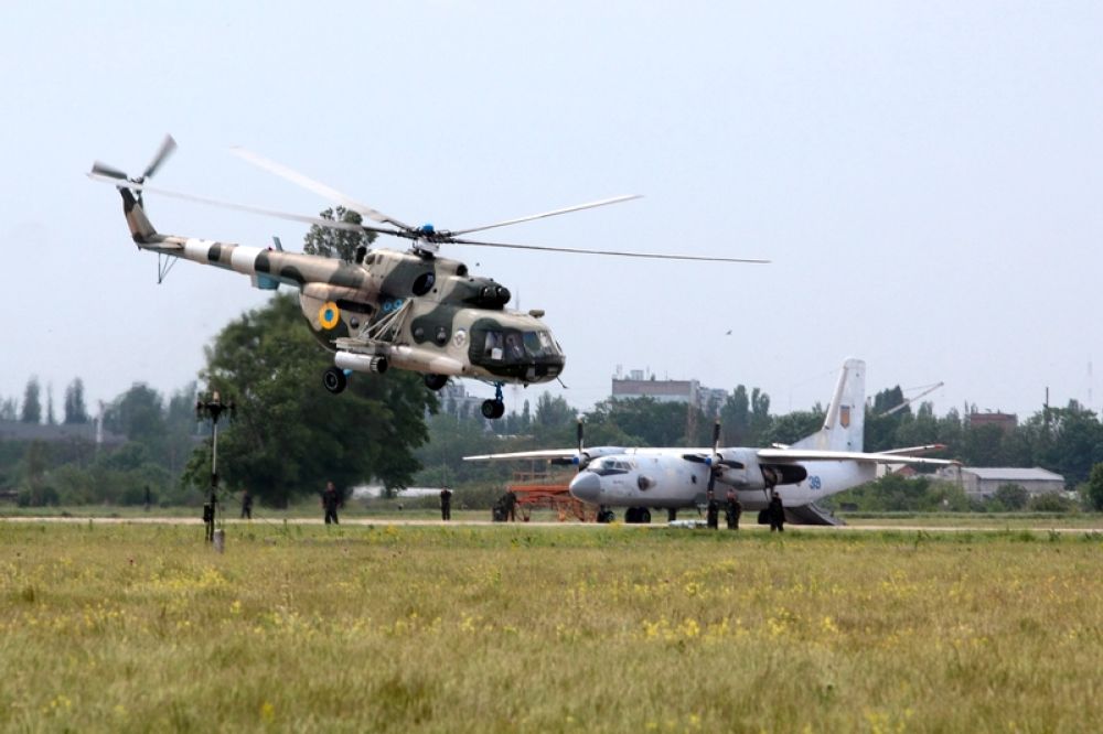 Военные самолеты в Николеве