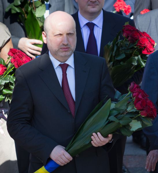 И.о. президента Украины Александр Турчинов у памятника Великому Кобзарю