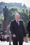 Спикер Верховной Рады Александр Турчинов у памятника Т. Шевченко