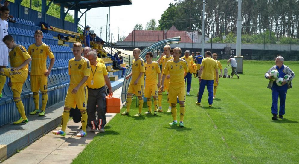 Молодежный состав Украина U-20 покидает поле