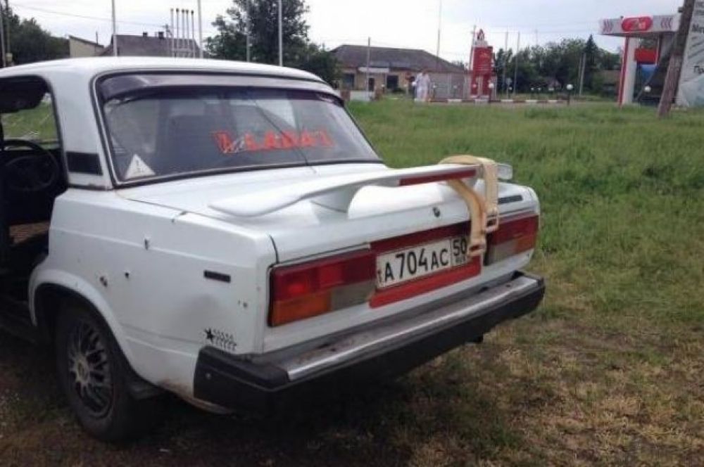 Расстеленный автомобиль в Карловке