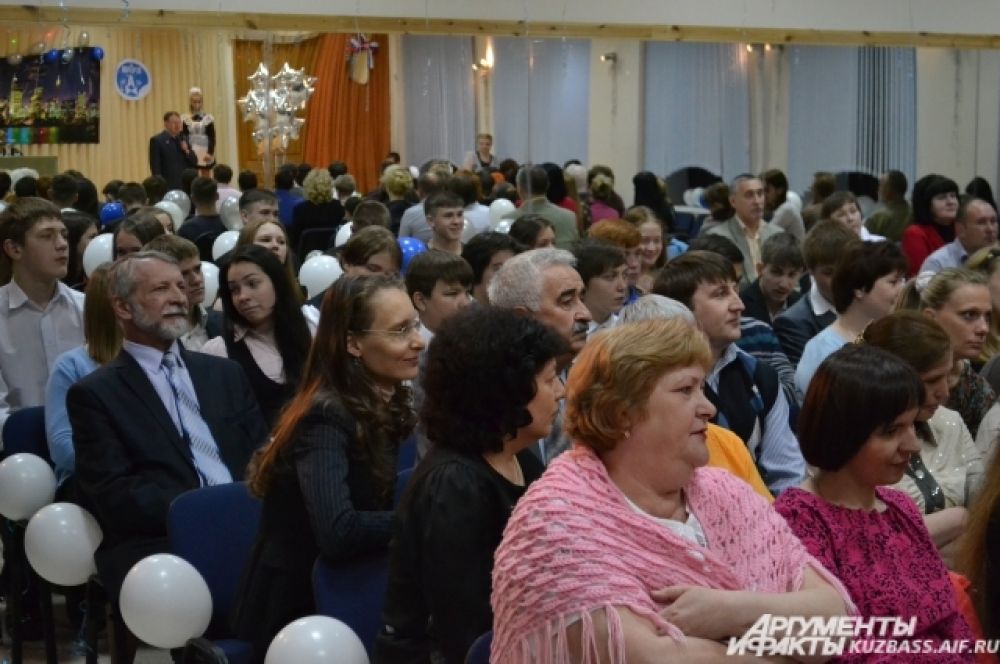 Педагоги смотрели на вчерашних «малышей» и «сорванцов» с любовью и нежностью.