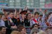 В Казани выпускников ждал городской концерт в центре города.