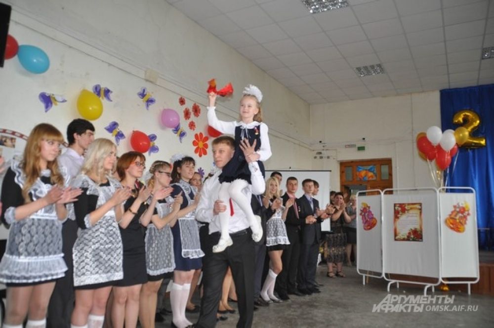 Последний звонок омских школьников.