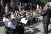Воронежский школьный оркестр провожал выпускников в новую жизнь настоящей живой музыкой.