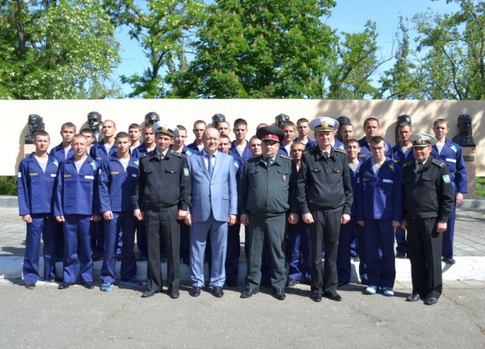 Моряки тральщиков Черкассы, Чернигов и Геническ