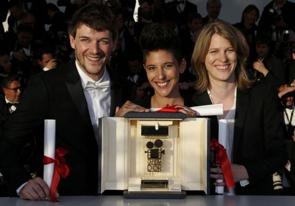 Тандем из трех режиссеров - Мари Амашукели, Клер Бюргер и Сэмюэл Тейс  - получил приз дебютантов «Золотая камера» за картину «Тусовщица».