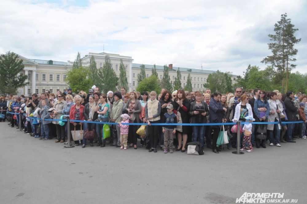 Омичи спели вместе со всей страной.