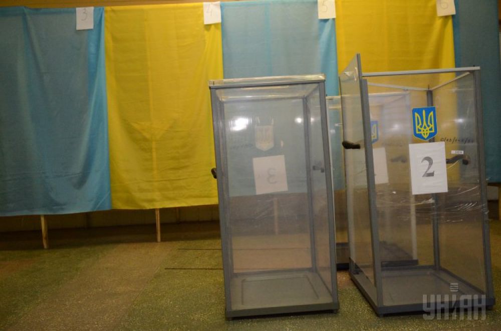 Пустые урны для голосования