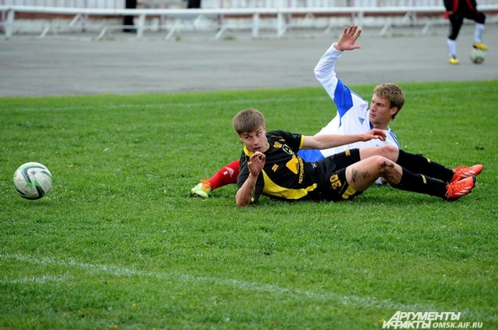 Футболисты омского «Иртыша» проиграли «Амуру» со счетом 1:3.