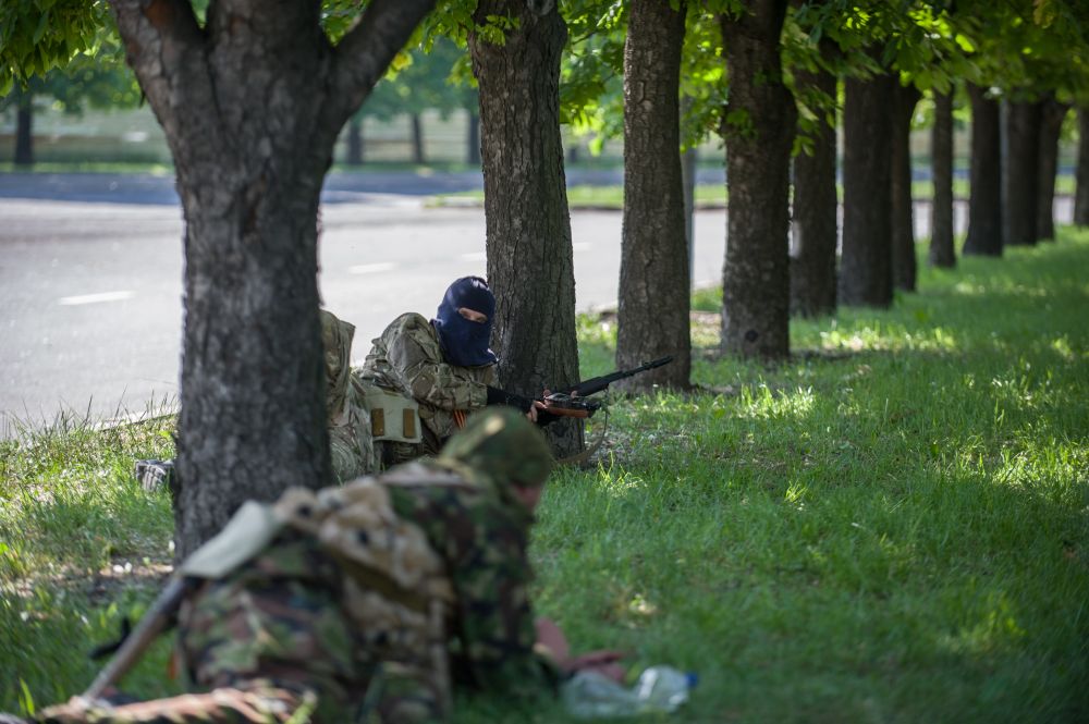 Вооруженные люди в Донецке
