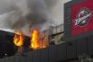 Здание ХК «Донбасс» горит в Донецке