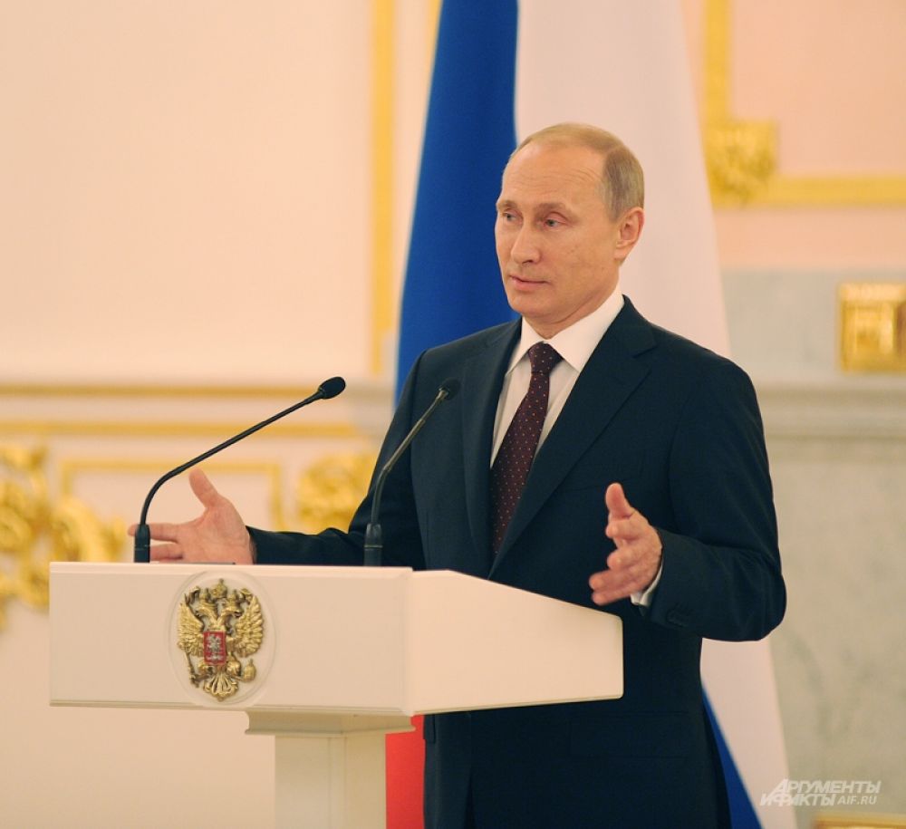 Владимир Путин поздравляет сборную России по хоккею с победой на чемпионате мира.