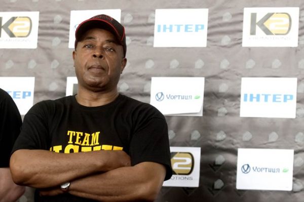 Тренер боксера Александра Усика Джеймс Али Башир